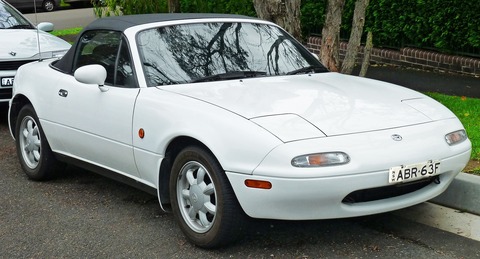 1992-1993_Mazda_MX-5_(NA)_roadster_(2011-11-18)_01