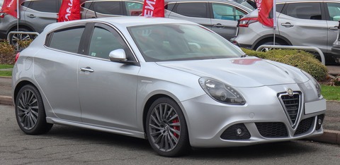 2011_Alfa_Romeo_Giulietta_Veloce_JTDm-2_2.0_Front