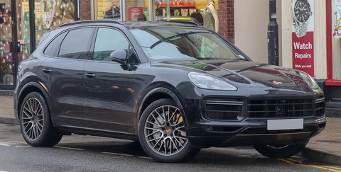 1920px-2018_Porsche_Cayenne_V8_Turbo_Tiptronic_4.0_Front