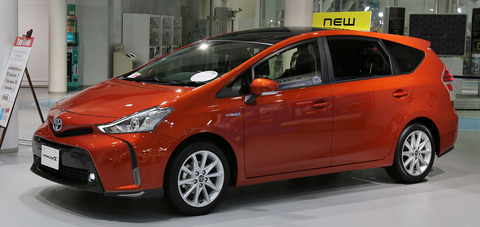 1920px-2015_Toyota_Prius_α
