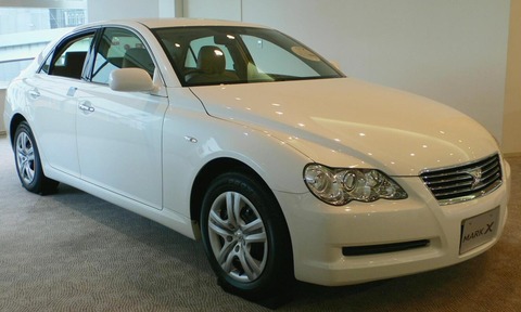 2004_Toyota_Mark-X_01