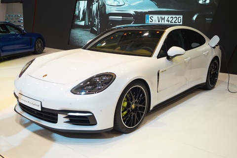 1920px-Porsche_Panamera_4_E-Hybrid_(MSP17)