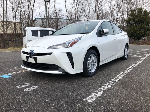 1920px-2018年12月改良型プリウス_フロント