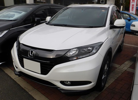 Honda_VEZEL_HYBRID_X_(RU3)_front