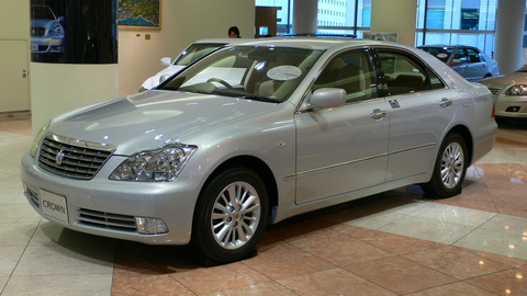 2005_Toyota_Crown-Royal_01