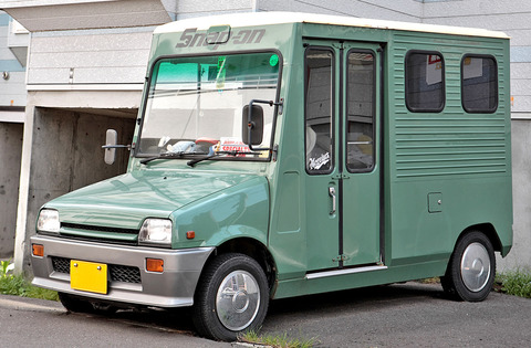 Daihatsu_Mira_Walk-through_Van_001