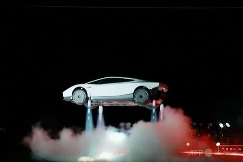 イーロン「これがホンモノの空飛ぶ車だぞ？」