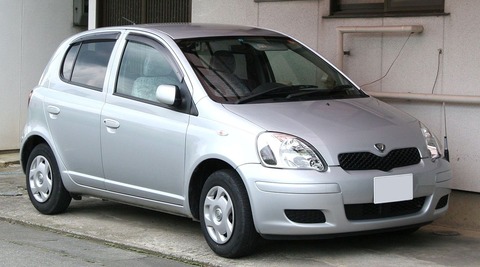 1280px-1999-2001_Toyota_Vitz