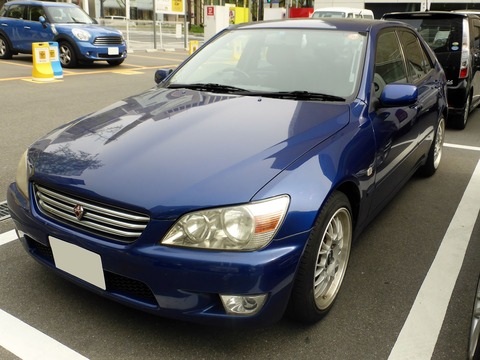 Toyota_ALTEZZA_RS200_(SXE10)_front