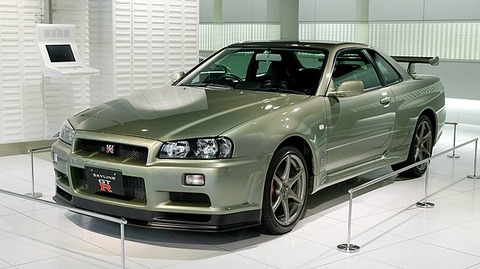 640px-Nissan_Skyline_R34_GT-R_Nür_001