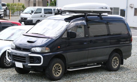 1920px-1994-1997_Mitsubishi_Delica_Space_Gear