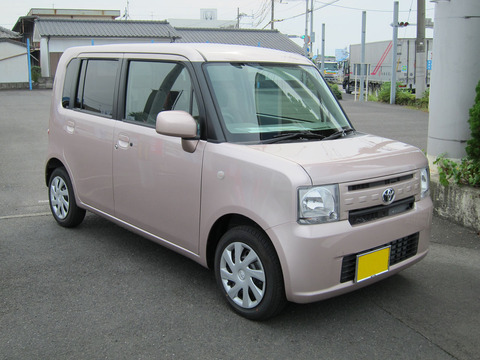 1280px-Toyota_Pixis_2