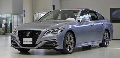 1920px-2018_Toyota_Crown_2.0_RS