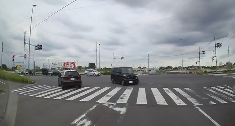 女さん「前の車のせいで逆走させられた！晒したろ！」←逆に叩かれてしまうwwwwwwwwwwwwwwwww