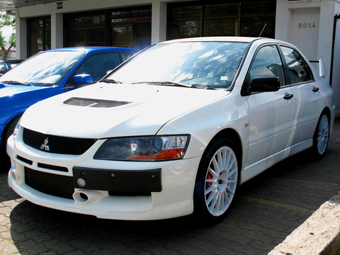 1920px-Mitsubishi_Lancer_Evolution_9_2006_(15314006547)