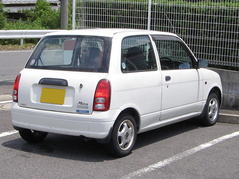 Daihatsu-mira_5th_van-rear