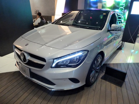 1920px-Mercedes-Benz_CLA220_4MATIC_Shooting_Brake_(X117)_front