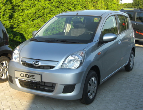 1920px-Daihatsu_Cuore_front