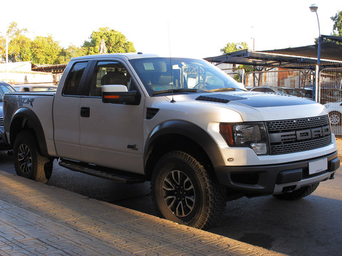 1920px-Ford_F-150_SVT_Raptor_6.2L_2013_(16949371641)