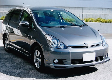 Toyota_Wish_ZNE10_2003_01