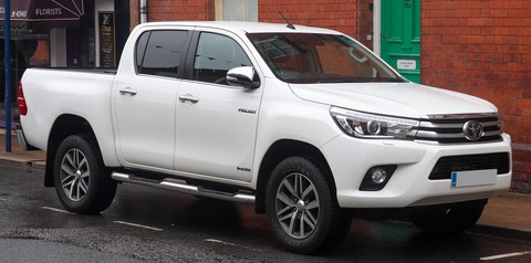 2016_Toyota_HiLux_Invincible_D-4D_4WD_2.4_Front