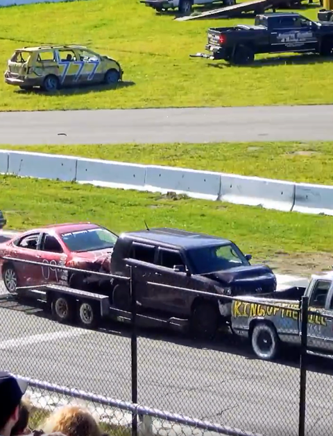 【動画】アメリカのトレーラー乗っ取りレース、いくらなんでも狂気すぎるwww
