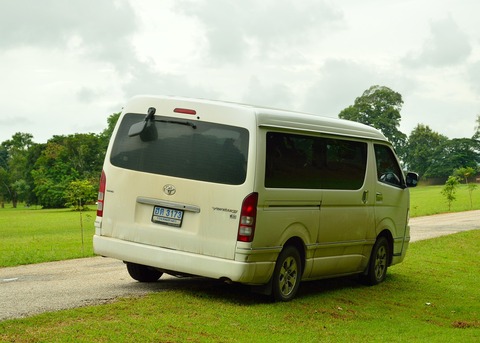 Toyota_Ventury_in_Kamphaeng_Phet