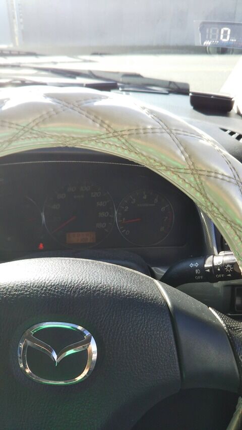 車のハンドルカバーって馬鹿にする人多いけど実際回しやすくなるよね くるまにあ速報