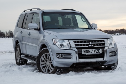 Mitsubishi_Shogun_SUV_4x4_In_The_Snow_(cropped)