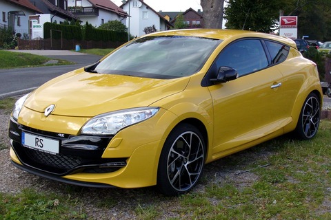 Renault_Mégane_III_RS_Kyalamigelb