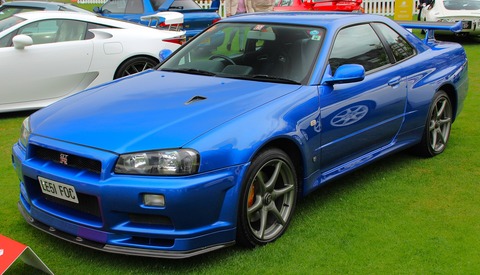 【朗報】R34 GT-Rオーナーさん、R35とR34の違いを「例え」で分かりやすく解説してしまう