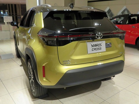 Toyota_YARIS_CROSS_Z_4WD_(5BA-MXPB15-BHXGB)_rear