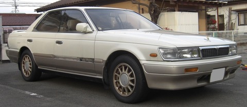 1920px-NISSAN_Laurel