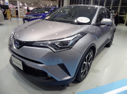 1920px-Toyota_C-HR_HYBRID_G_(DAA-ZYX10-AHXEB)_front