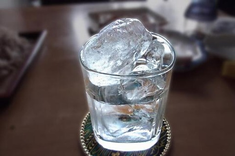 ラジオ番組で「父が定年退職するのでプレゼントしたい、父は焼酎と日本酒が好き」という話を聞いて、私は（けれども！）と思った。