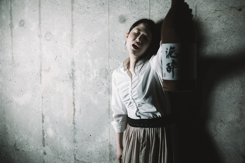 泥酔女性
