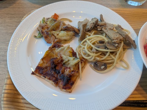 PXL_20251214_232118151