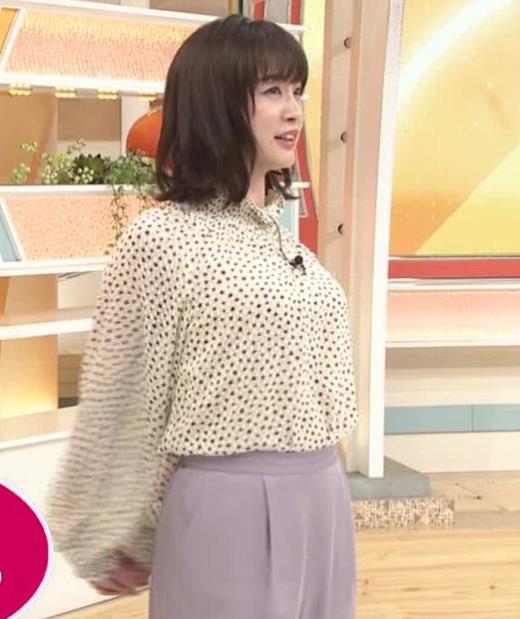 新井恵理那　胸を張っておっぱいが際立つ