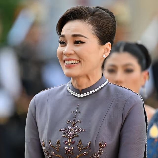 【画像】タイの美人王妃さん、見た目とのギャップがヤバすぎると話題にｗｗｗｗｗｗｗ