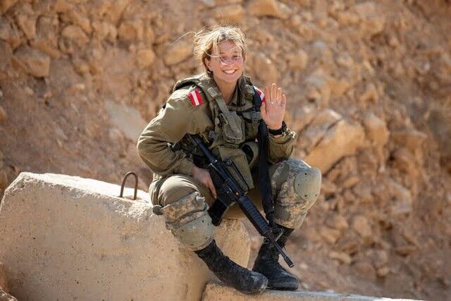 【動画】女性軍人さん、捕虜になったらパ○ズリやらされそうなお乳ｗｗｗｗｗｗｗ