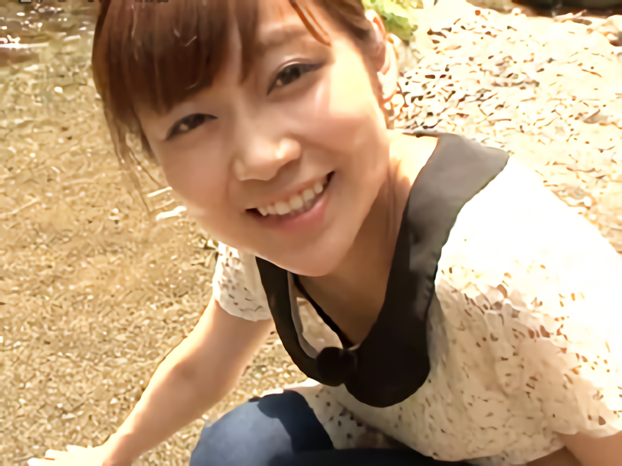 竹内友佳のエロエロな胸チラ ２６１００１