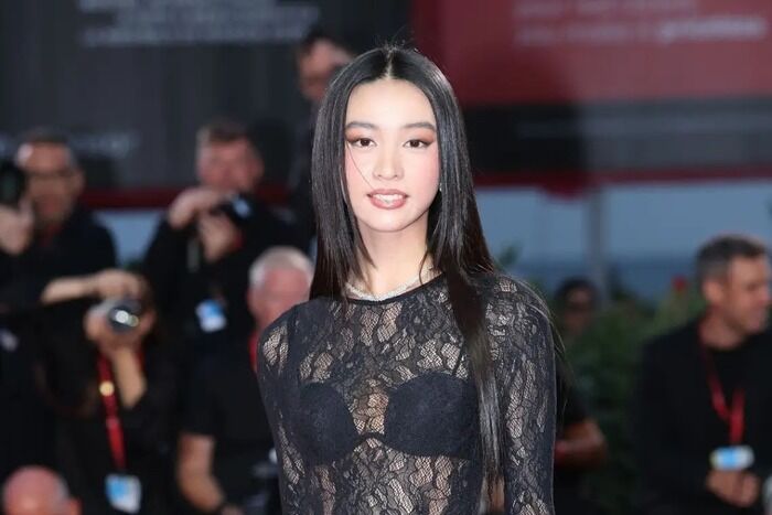 【画像】キムタク娘のKoki(23)さん、全身スケスケドレスで登場してしまうｗｗｗｗｗｗｗ