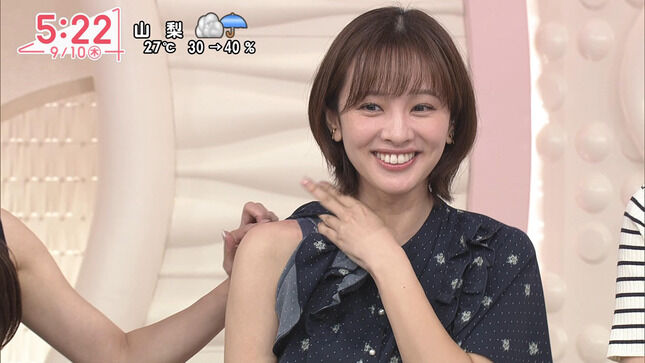 河出奈都美アナ 袖をまくったらインナーが見えてしまって慌てて隠すハプニング！！【GIF動画あり】