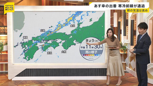 【画像】小川彩佳アナ ピタピタ衣装で激しく胸を強調してしまう！！【GIF動画あり】