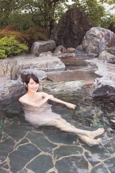 松島彩が人生初の温泉入浴リポート （※撮影のため特別にタオルを着用しています）