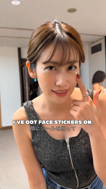 【画像】中川安奈アナ タンクトップで谷間が見えてしまう！！【GIF動画あり】