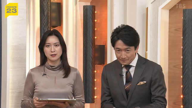 【画像】小川彩佳アナ セクシー衣装で激しく胸を強調してしまう！！