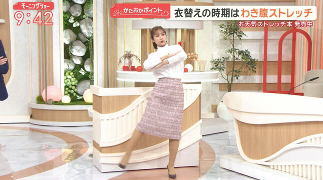 【画像】松岡朱里アナ エクササイズの横乳と腰回り！！【GIF動画あり】