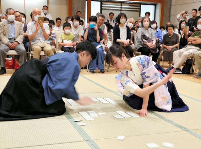 【画像】百人一首大会がエ○チすぎるｗｗｗｗｗｗｗ