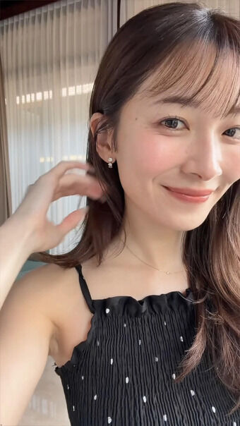 山本里菜アナ セクシーキャミソール脇全開！！【GIF動画あり】
